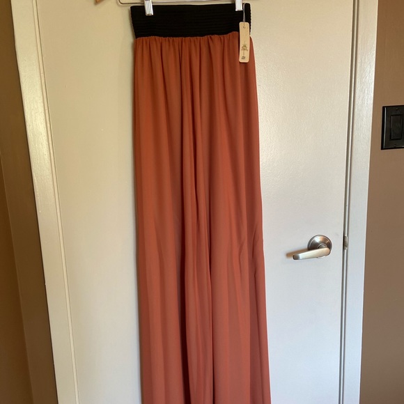 BRAND NEW WITH TAGS - Chiffon maxi skirt - Picture 2 of 4
